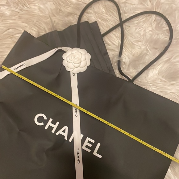 Authentic Chanel shopping bag-large - Picture 2 of 4